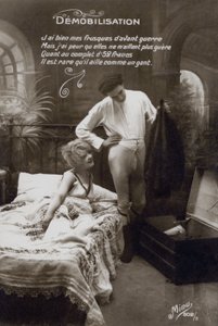 Adam bavulunu boşaltıyor by French Photographer