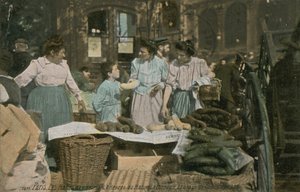 Paris, Fransa'daki Les Halles'te pazar tezgahı. 1913 yılında gönderilen kartpostal. by French Photographer