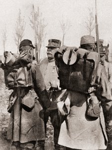 Mareşal Joseph Jacques Césaire Joffre birliklerini teftiş ederken, The Illustrated War News, 1915 by French Photographer
