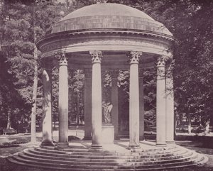 Paris: Aşk Tapınağı, Versailles (s/b fotoğraf) by French Photographer
