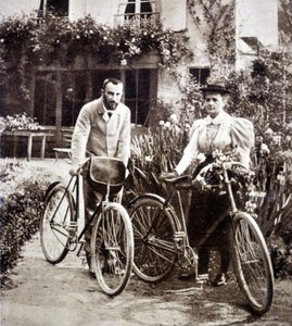 Pierre ve Marie Curie bahçelerinde 1895 by French Photographer