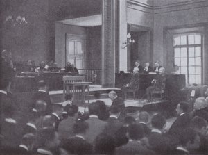 Yanlışlıkla vatana ihanetten hüküm giyen Fransız ordusu subayı Alfred Dreyfus davasının yeniden görülmesi, Rennes, Fransa, 1899 by French Photographer