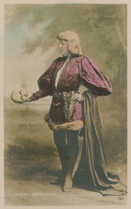 Sarah Bernhardt Hamlet olarak kostümlü by French Photographer