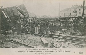 Fransa'da Melun'da tren kazası, 4 Kasım 1913. Enkazın görünümü. 1913 yılında gönderilen kartpostal. by French Photographer