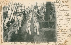 Güvertede boks dersi alan bir Fransız deniz okulunda stajyer denizciler. 1913 yılında gönderilen kartpostal. by French Photographer