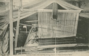 Dokuma kız (s/b fotoğraf) by French Photographer