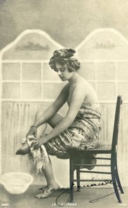 Banyo havlulu kadın (s/b fotoğraf) by French Photographer