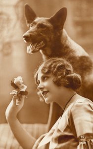 Köpeği olan kadın by French Photographer