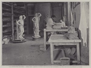 Fransa, Sevres porselen fabrikasında pişirim sırasında yerleştirilecek porselen parçaları için kaplar yapma atölyesi (s/b fotoğraf) by French Photographer