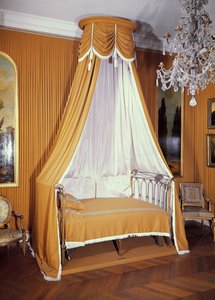 Gölgelikli yatak, c.1790-91 by French School