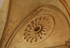 oyulmuş bir rosace görünümünü tasvir eden by French School