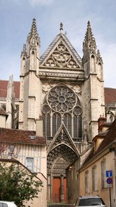 Güney cephesini ve gül penceresini gösteren by French School