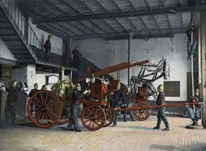 Paris itfaiyecileri. Merkez Karakolu (İtfaiye): Ateşe çağrı. Yangın çağrısı sırasında, ahır muhafızları, atları duraklarından, asma koşum takımlarının hepsinin basit bir çekişle oturacağı asma konumlarına getirir. sürücü l by French School