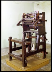 Çorap dokumak için ilk dokuma tezgahı, 1750 (ahşap ve metal)