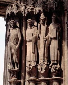 Gotik Sanat: “” Şehit figürleri, sol bir aziz Theodore, bir Roma askeri”” Notre Dame de Chartres Bazilikası