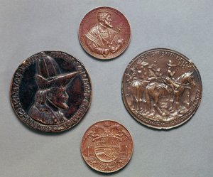 Sol ve Sağ: verso = John Paleologus, recto = İmparatorun Binicilik Heykeli, Pisanello, c.1438; Yukarıdan Aşağıya: verso = Charles V, recto = İmparatorluğun Büyük Arması, Hans Reinha by French School