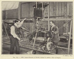 MM Santos-Dumont ve Buchet, hangarda motoru ziyaret ediyor (gravür) by French School