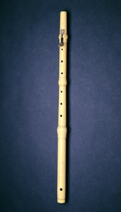 Naust, Paris, c.1725 tarafından yapılan tek tuşlu flüt by French School