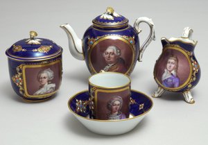 Louis XVI (1754-93) ve Marie Antoinette (1755-93), Sevres, Fransa, c.1789 (porselen) portrelerini içeren bir çay servisinin parçası