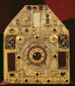 Phylactery veya pentagonal rölyef, 10-11. yüzyıl (ahşap, bakır, yaldızlı gümüş ve yarı değerli taşlar)