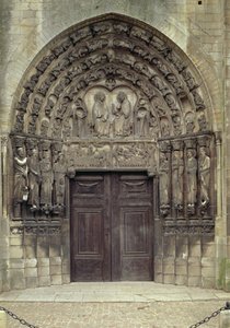 Entombment (fotoğraf) dahil İncil figürleri ve sahneleri ile portal ve çevredeki heykeller by French School
