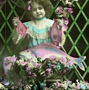 Balık tutan bir kızın portresi c.1898 (el ile renklendirilmiş fotoğraf) by French School