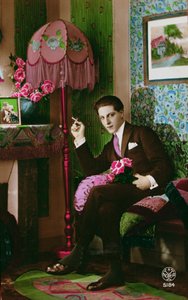 Zarif bir genç adamı betimleyen kartpostal, 1930 dolayları (renkli fotoğraf) by French School