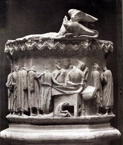 Perdeleri gösteren kabartma by French School