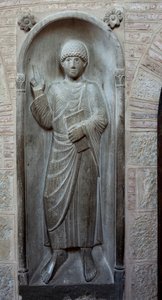 Bir Havarinin Rölyefi, ayaktan (mermer) by French School