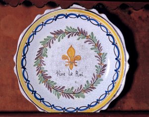 Monarşist motifli (zambak) ve “Yaşasın kral” yazıtlı devrimci plaka 1790 Nevers. Frederic Blandin Müzesi by French School