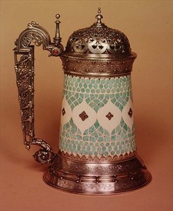 Fildişi gövdeli, firuze kakmalı, gümüşe monte edilmiş ve yakutlarla süslenmiş Rudolfi tankard, Paris, c.1855 (gümüş ve fildişi) by French School