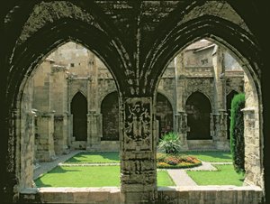 Galerilerden birinden görülen Cloister Garden, 1272-1340 by French School