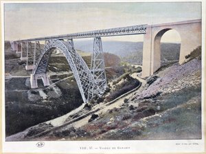 1882-84 yılları arasında inşa edilen Garabit Viyadüğü, Gillot tarafından basılmıştır (renkli fotoğraf) by French School