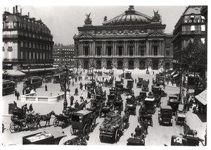 Paris Opera Binası önündeki trafik, 1890-99 by French School