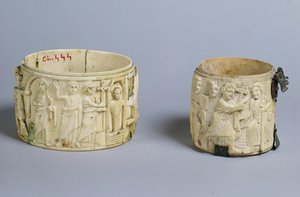 Lazarus'un dirilişini betimleyen kabartmalı iki pyx ve Mesih, doğuştan kör bir adamı iyileştiriyor, 6-7. yüzyıl by French School