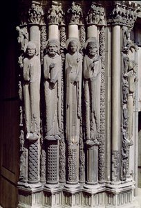 Bilinmeyen figür, Kral Süleyman, Saba Kraliçesi ve Kral Davut, Kraliyet Portalından pervaz figürleri, 1140-55 by French School