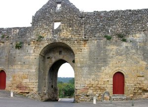 Müstahkem bir kapının görünümü by French School
