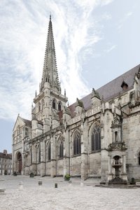 Katedralin görünümü Saint Lazare d'Autun, Romanesk ve Gotik tarzda Fransız dini mimarisi, Autun, Saone ve Loire, Burgundy by French School