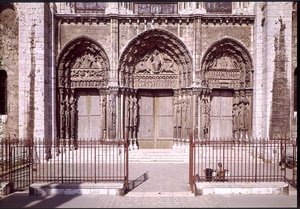 Batı cephesi, Yükselişi, Evanjelistlerin ve Havarilerin Sembolleriyle Majesteleri İsa