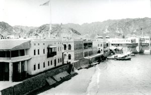 Muscat'ta sahil by G.J. Eccles