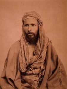 Mısırlı bir Bedevi portresi (sepya fotoğrafı)