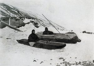 Kıyıdaki İki Kayaks, c1911, 1913 by G. Murray Levick