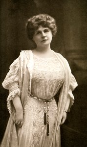 Marie Corelli, İngiliz romancı, 1909. by Gabell