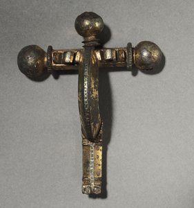Tatar yayı Fibula, c.350-400 by Gallo-Roman