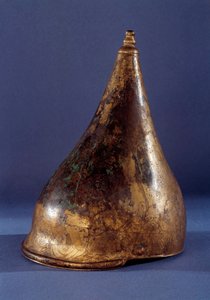 Galya sanatı: boynuzlu miğfer (2. Demir Çağı MÖ 250 Tene dönemi). Saint Germain En Laye, Eski Eserler Müzesi.