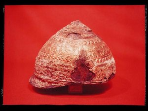 Miğfer, Amfreville, Eure, MÖ yaklaşık 275-225 (bronz, demir, altın ve emaye) (ayrıca bkz. 128301) by Gaulish