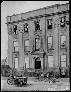 Kirby Evi, Küçük Park Caddesi, Coventry, 1941. by George Bernard Mason