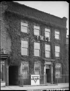 YMCA Hostel, High Street, Sutton Coldfield, Birmingham, Bahar 1942. by George Bernard Mason