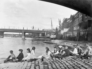 Southwark Köprüsü