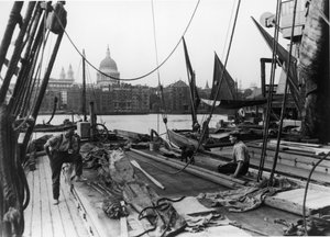 Thames mavnasındaki adamlar, South Bank, Lambeth, Londra, 20. yüzyılın başlarında by George Davison Reid